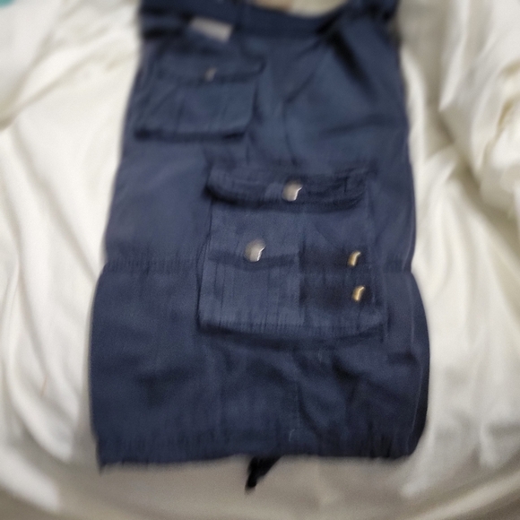 4 pair of cargo shorts 60.00 - Picture 5 of 8